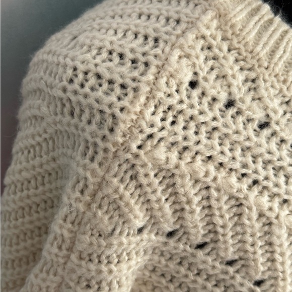 Kendall & Kylie Cropped Ivory Sweater in Size Small - Picture 4 of 9